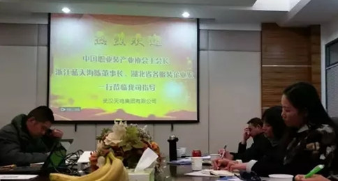 不打年盹不懈怠-中国职业装产业协会携企业到天