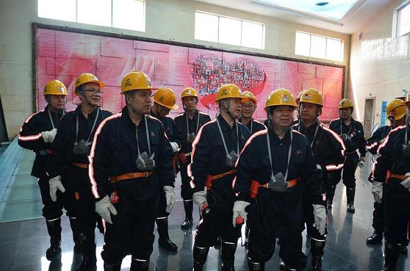 集团领导亲下矿井调研煤炭产业工人职业服装防